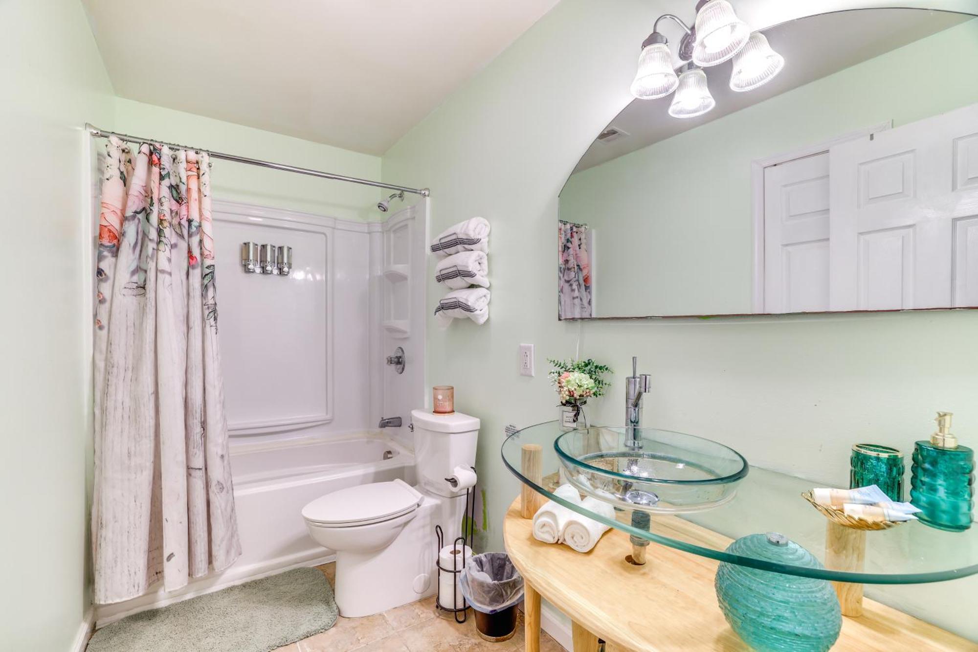 Pet-friendly Escape Near Hiking And Skiing