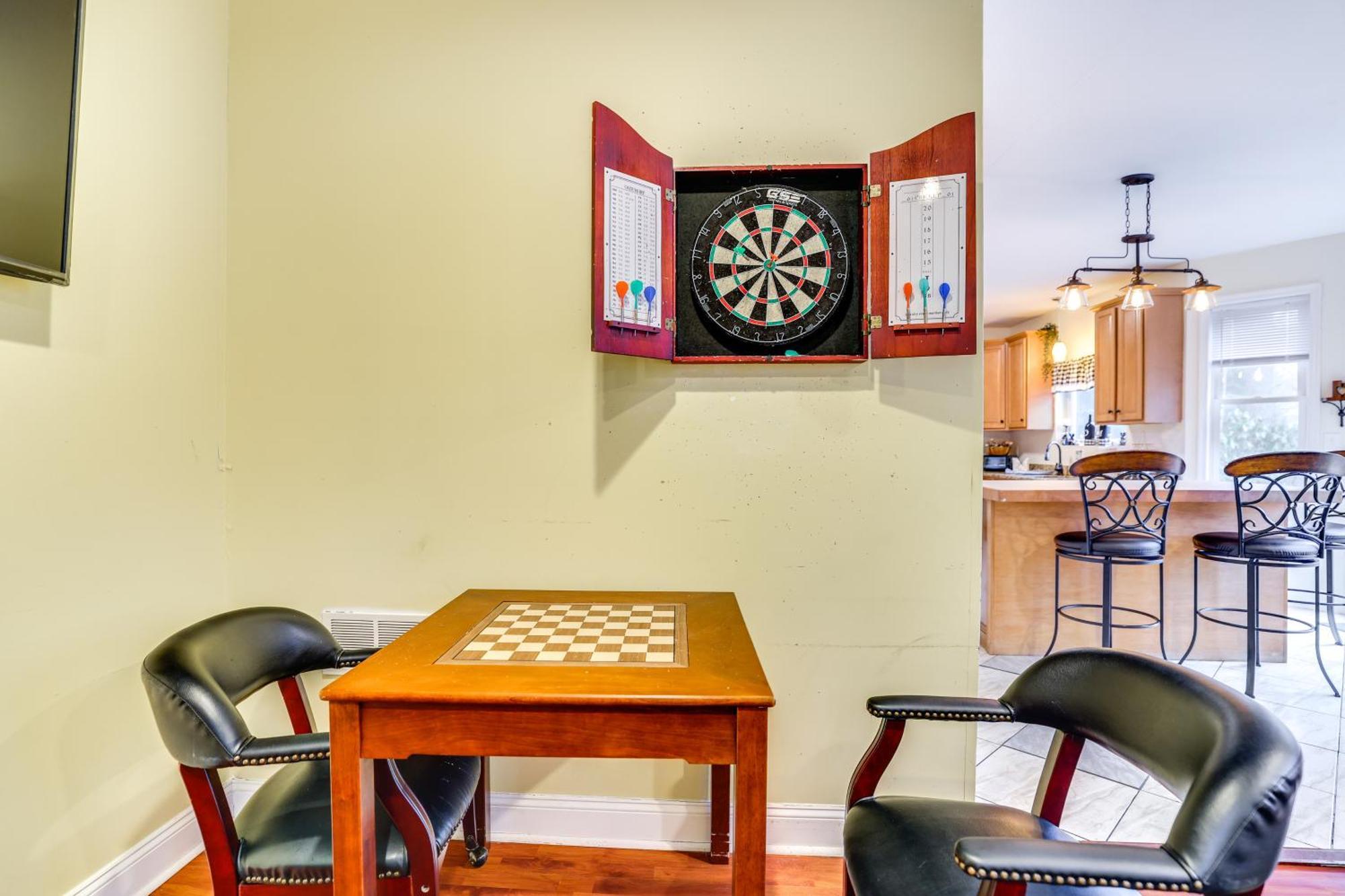 Pet-friendly Escape Near Hiking And Skiing Holiday home Tobyhanna